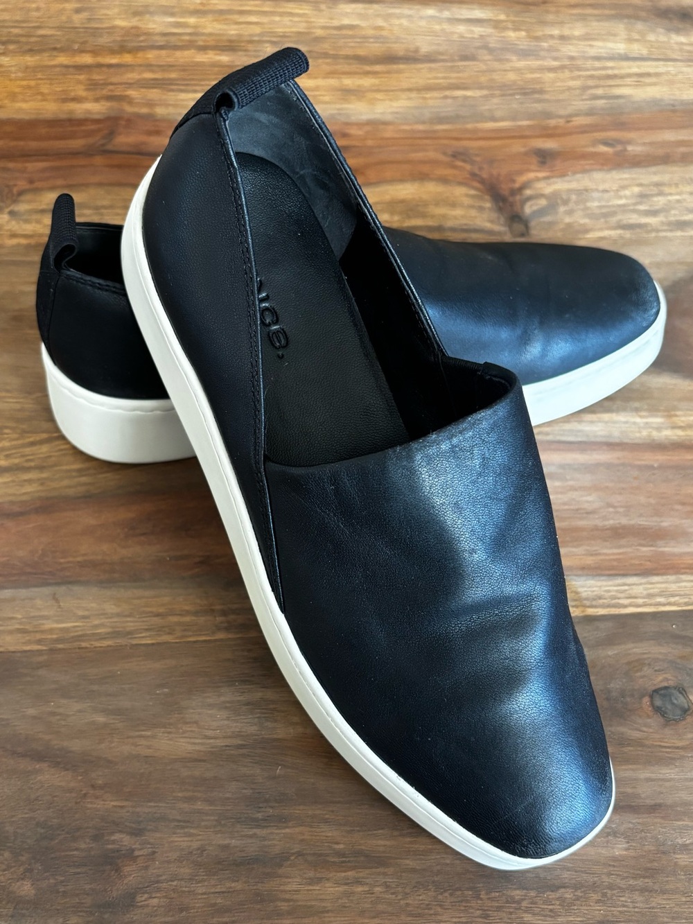 Vince’s Saxon-2 Black Leather Slip On Sneakers Size 6.5